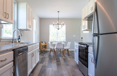 Durham Casa | NEW! Scandinavian Cottage in Duke~King Bed
