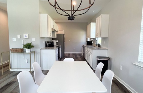 Durham Casa | NEW! Scandinavian Cottage in Duke~King Bed