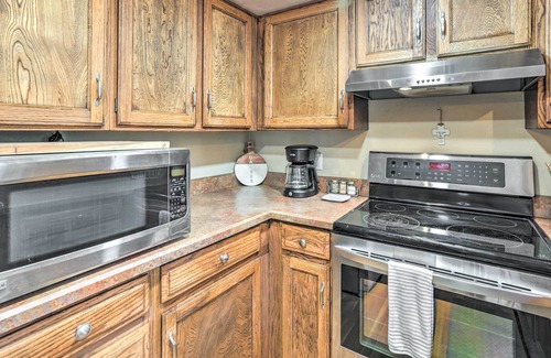 Kings Valley Casa | NEW! Scenic Conifer Retreat w/ Hot Tub on 1 Acre!