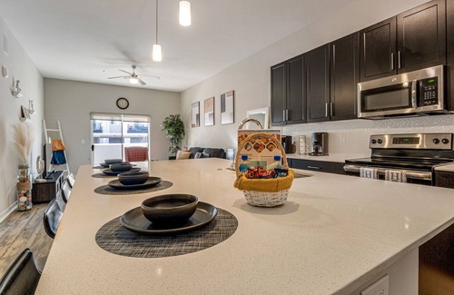 Desert View Village Condominio | New ★ Scottsdale Upscale Living ★ Shops ★ Dining ★