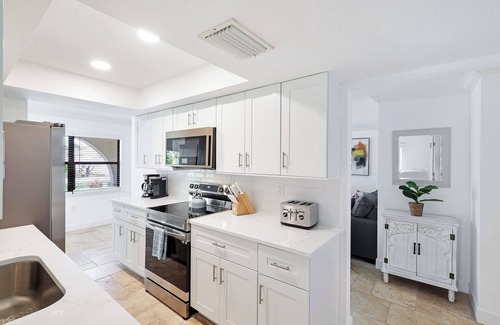 Pelican Bay Casa | NEW! Sea La Vie - Pickleball close-Walk to Beach-Heated Pool-Monthly Discount!