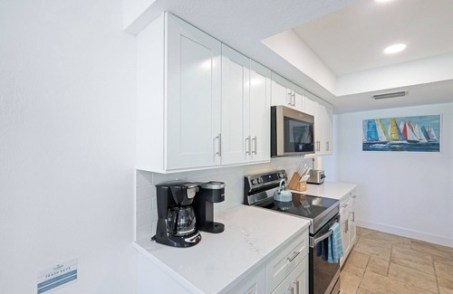 Pelican Bay Casa | NEW! Sea La Vie - Pickleball close-Walk to Beach-Heated Pool-Monthly Discount!