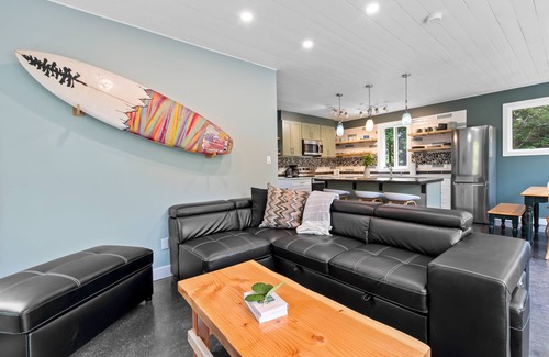 Tofino Casa | NEW-Sea's the Day-N.Chesterman-Hot Tub -OD Shower