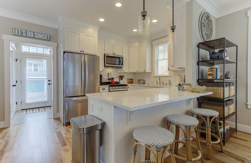 Seabrook Casa | *New* Seabrook's Tide & Seak: Close to Outdoor Pool!