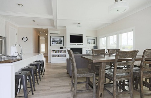 Seabrook Casa | *New* Seabrook's Urban Ocean: Downtown Location!