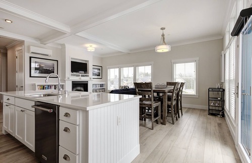 Seabrook Casa | *New* Seabrook's Urban Ocean: Downtown Location!
