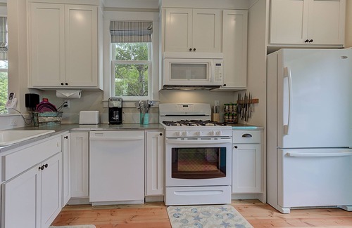 Seabrook Casa | *New* Seabrook's Wave Chasers Refuge: Dog Friendly!