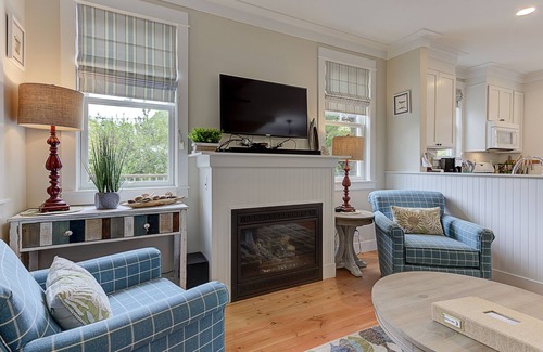 Seabrook Casa | *New* Seabrook's Wave Chasers Refuge: Dog Friendly!