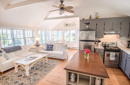 Mashpee Casa | Nueva cabaña de Seabury Beach con impresionantes vistas al mar, a pasos de playa privada