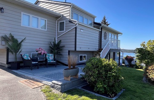 Chemainus Casa | * NEW* Seaside Getaway | Sleeps 10 | 1 hr to Victoria! | Book now for 2026!