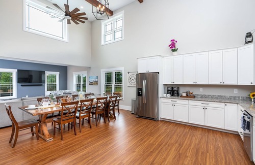 Faber Casa | NEW! Secluded Farmhouse + Solar Heated Pool + Firepit