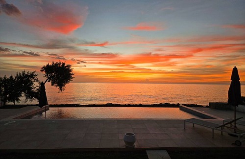 Whitehouse Villa | New - Serene 4BR Oceanfront Villa w/ Large Saltwater Pool and Direct Sea Access