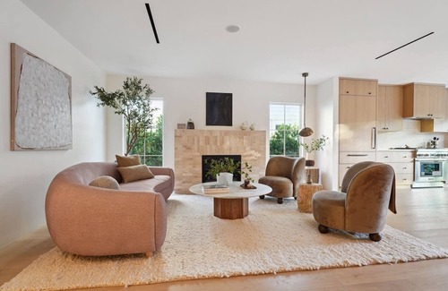 Sherman Oaks Casa | NEW! Sherman Oaks Luxury Retreat w/ Saltwater Pool