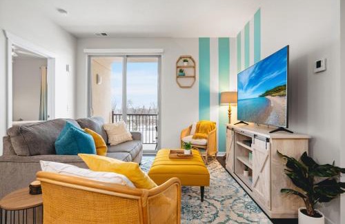 Traverse City Casa | NEW Shoreline 401 2BR Condo Near Downtown and Bay