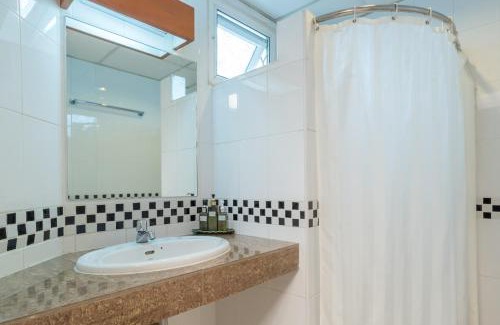 Chana Songkhram Hotel | New Siam III Guest House