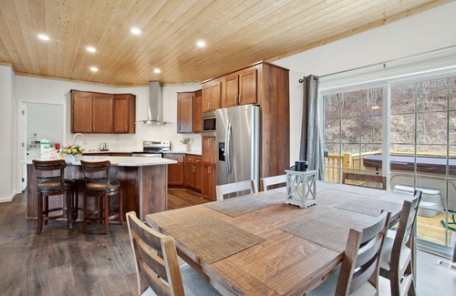 Vilas Cabina | New Single-Level Cabin Near Boone