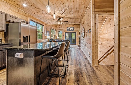 Sevierville Cabina | Book today New build, views, theater room, game room, walking trails, firepit