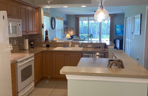 Bouchelles Island Condominio | New Smyrna Beach intercoastal complex blocks from the beach!