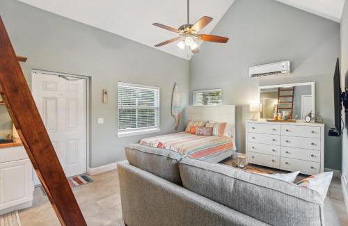 New Smyrna Beach Apartamento | New Smyrna Beach Hideaway Less Than 1 Mi to Beach!