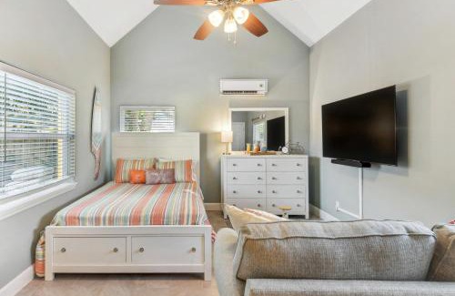 New Smyrna Beach Apartamento | New Smyrna Beach Hideaway Less Than 1 Mi to Beach!