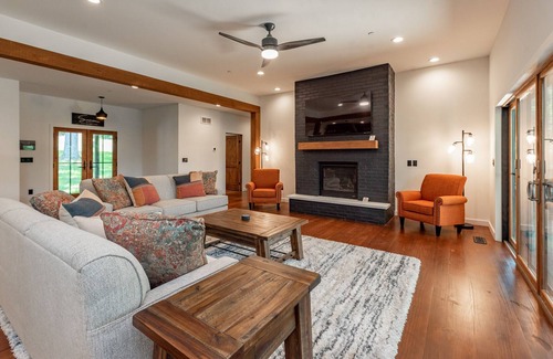 Sky Valley Casa | New! Snowman: Golf Area, Hot Tub, Fireplace, A/C!