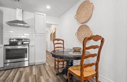 Courier City - Oscawana Casa | NEW Soho Oasis - Stunning Home In Heart of Soho
