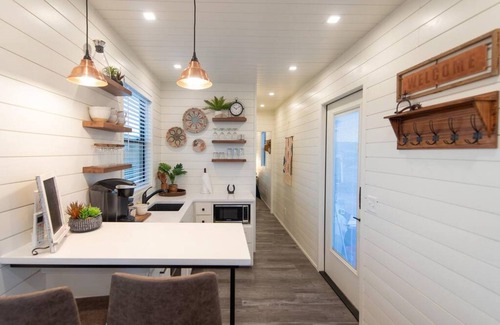 Alpine Casa | New Southwest Shipping Container-in Alpine