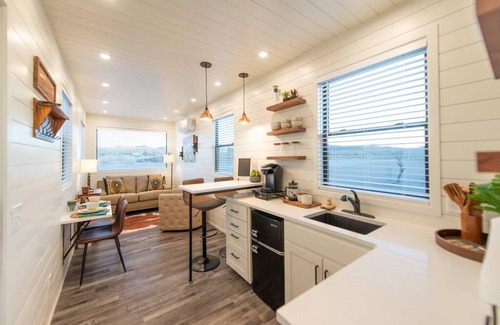 Alpine Casa | New Southwest Shipping Container-in Alpine