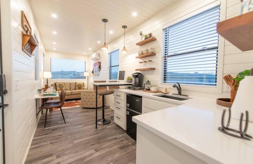 Alpine Casa | New Southwest Shipping Container-in Alpine
