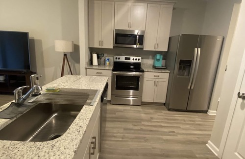 East Point Casa | New Spacious 3 bedroom 2.5 bath town house near the Airport