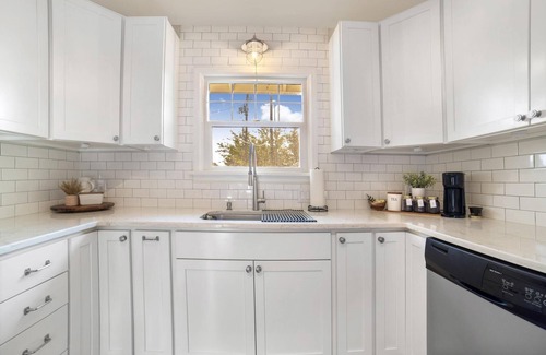 Twin Falls Casa | NEW spacious 4br 2ba Central Twin Falls Home SLEEPS 12