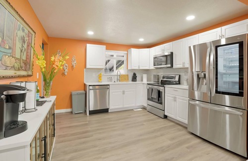 Westminster Casa | New + Spacious 5-bedroom house with hot-tub, games, and much more!