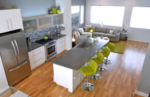 Jefferson Park Casa | ¡NUEVO! Amplio y moderno Highlands Townhome con impresionantes vistas de la ciudad!