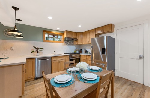 Green Lake Apartamento | NEW Spacious Apartment Next to Vibrant Green Lake