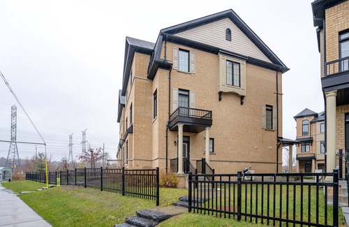 Ajax Casa | NEW Spacious Central Family Townhome 3Bdrm