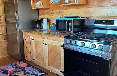 Wilton Cabaña | New spacious-charming one bedroom cottage with loft at Wilson Lake Country Club