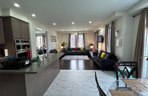Thorold Casa | New Spacious Luxurious House, Close to Niagara Falls and Attractions