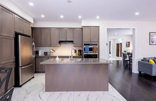 Thorold Casa | New Spacious Luxurious House, Close to Niagara Falls and Attractions