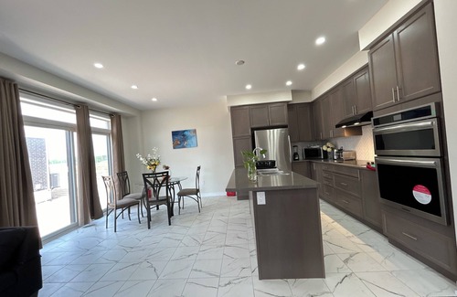 Thorold Casa | New Spacious Luxurious House, Close to Niagara Falls and Attractions