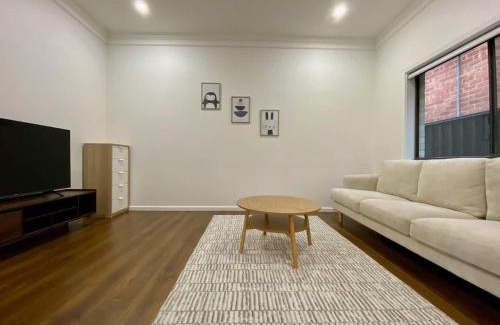 Unley Casa | New Spacious Luxury 5 Bedroom Mansion in Unley