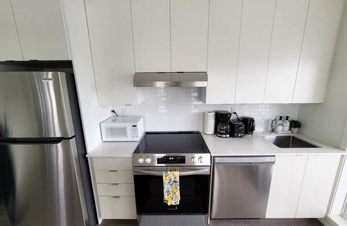 Brookhaven - Amesbury Condominio | New Spacious & Quiet 2 Bed Condo with Parking