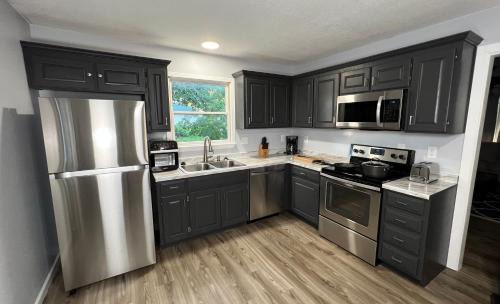 Spring Hill Casa | New Spacious Renovated Townhouse