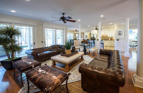 Pinehurst Villa | New - Spectacular️ Golf Views - Sleeps 20 - Pinehurst National #9 - Near DT Pinehurst!