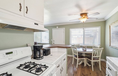 Carpinteria Condominio | Charming Full 1 bed Condo Steps from Sand! with WiFi