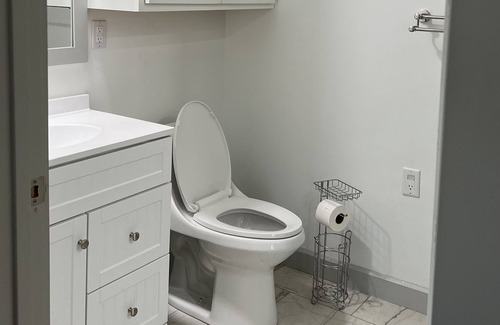 Spindale Apartamento | New Studio with kitchen & full-size appliances.