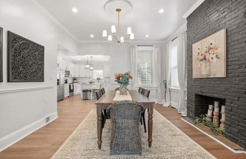 Pittsburgh Casa | NEW! Stunning 4bd, near stadium, hottub, Mini golf
