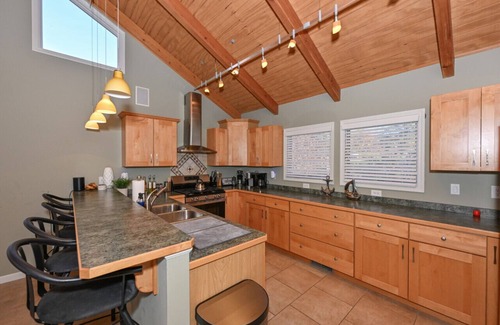 Ashtabula Casa | New! Stunning Geneva/Ashtabula Lakefront sleeps 16