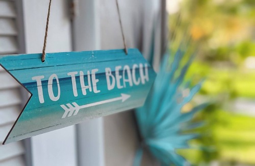 Williams Town Condominio | NEW Stunning Ground Floor Beachfront Studio in Coral Beach, Grand Bahamas