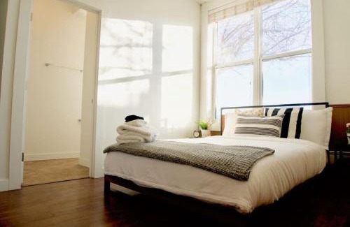 Moose Jaw Apartamento | NEW Stunning Large Gorgeous Space Downtown Parking Coffee