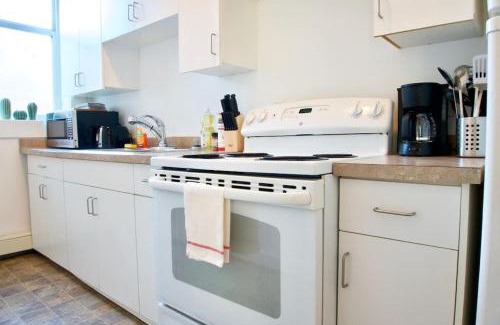 Moose Jaw Apartamento | NEW Stunning Large Gorgeous Space Downtown Parking Coffee